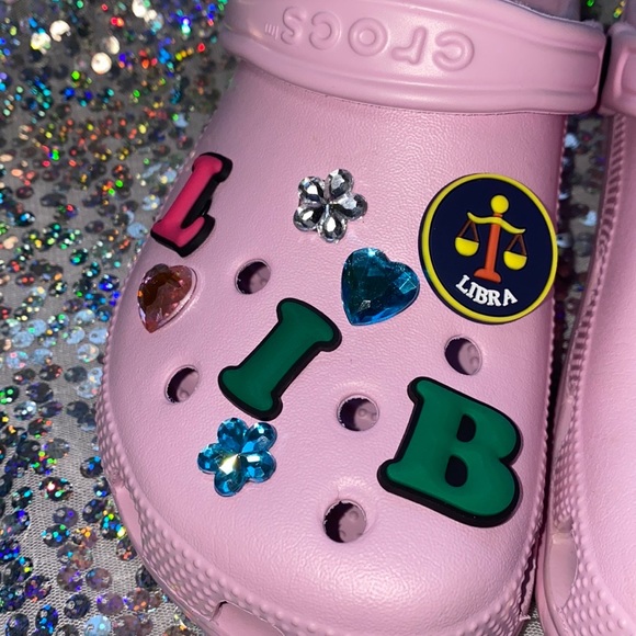 ♎️ Libra 15 Piece Crocs Charm Zodiac Set - Picture 2 of 5